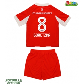 Bayern Munich Leon Goretzka #8 Hemmaställ Barn 2025-26 Kortärmad (+ Korta byxor)